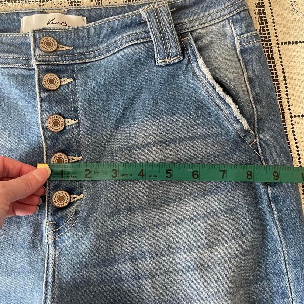 KanCan blue denim jeans w/ button fly & distressed details flare jeans size 11 - Picture 7 of 7